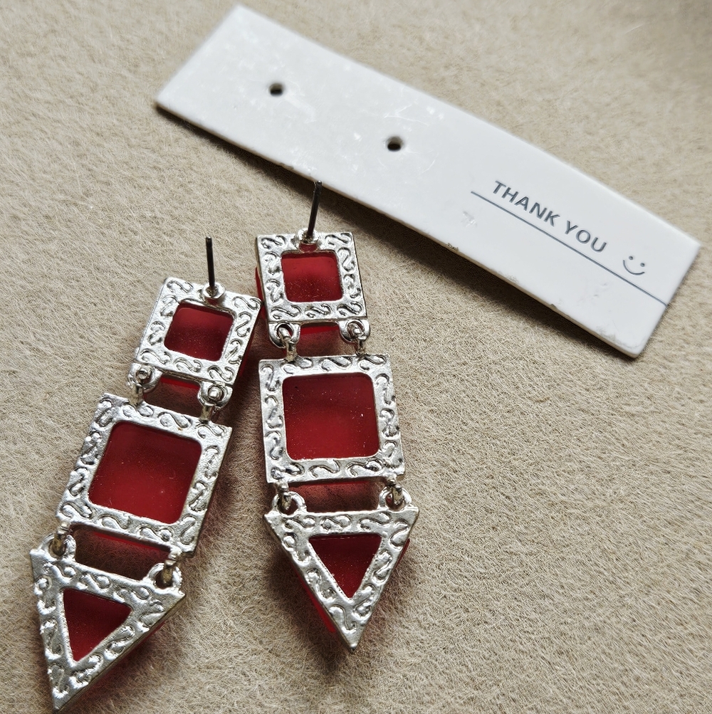 NWT! Gorgeous Pink Asymmetric Gem Dangle Earrings! - Picture 6 of 8
